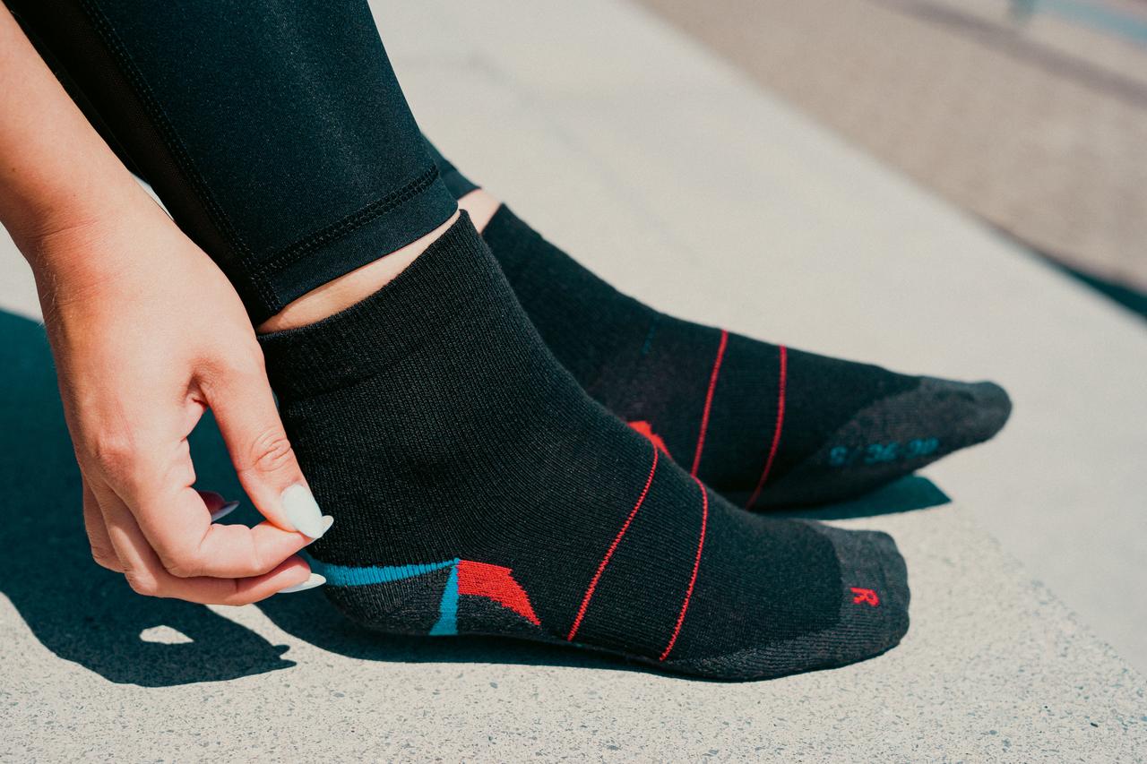 Socken mit Silberfäden