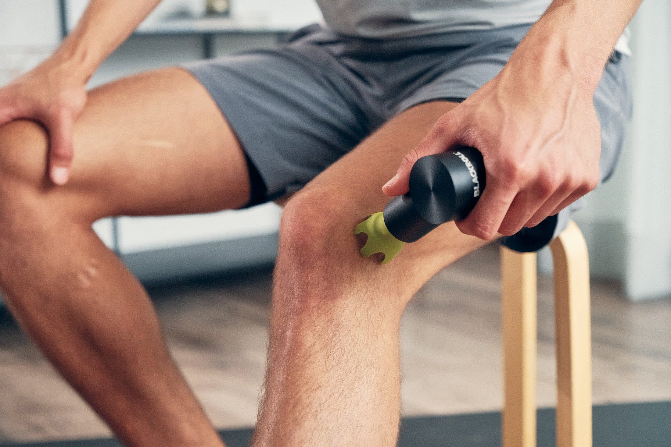 Massagepistole Knie massieren